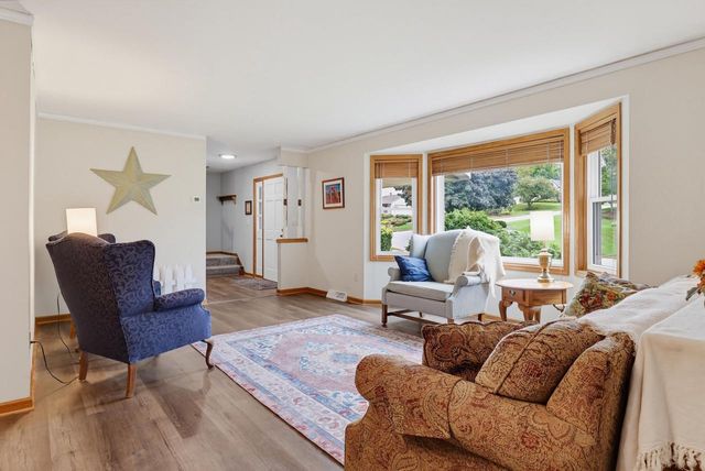 10257 W Spring Green ROAD, Greenfield, WI 53228