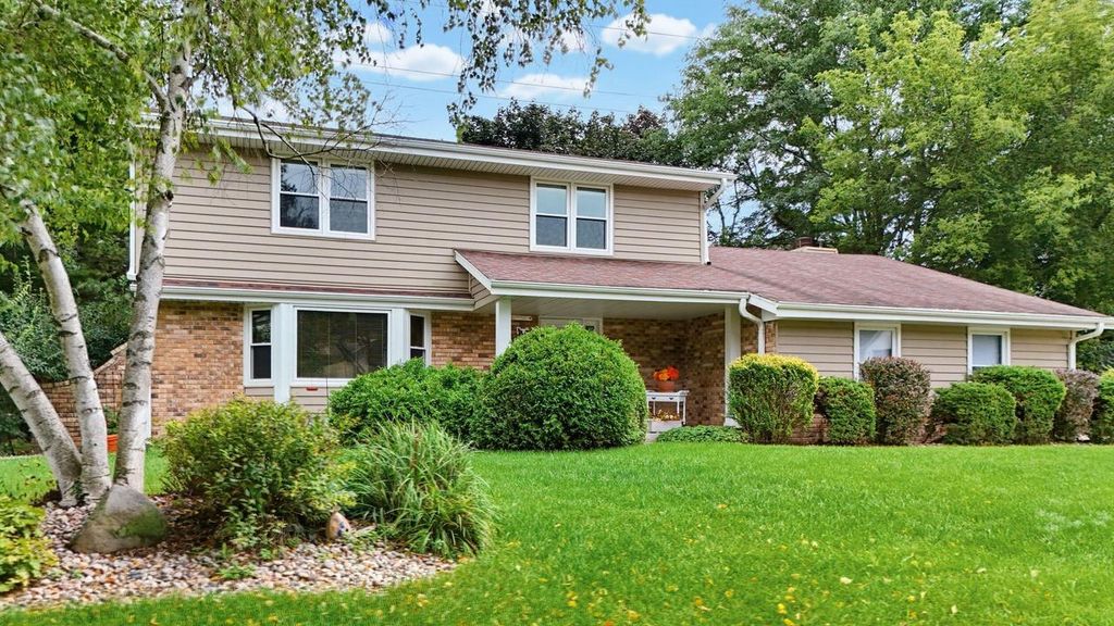 10257 W Spring Green ROAD, Greenfield, WI 53228