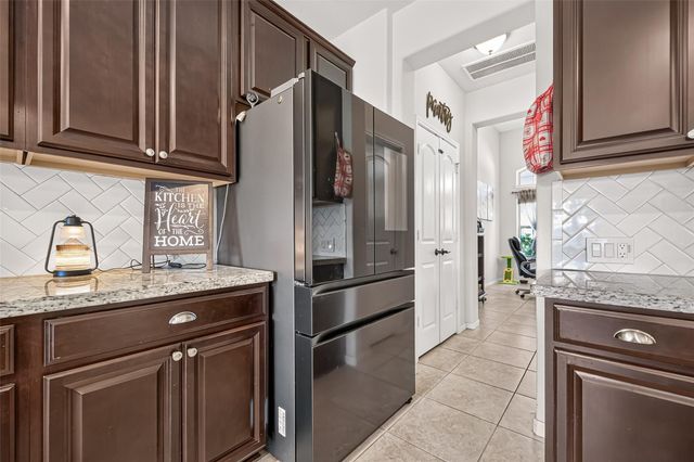 6111 Wayne Way, Rosenberg, TX 77471