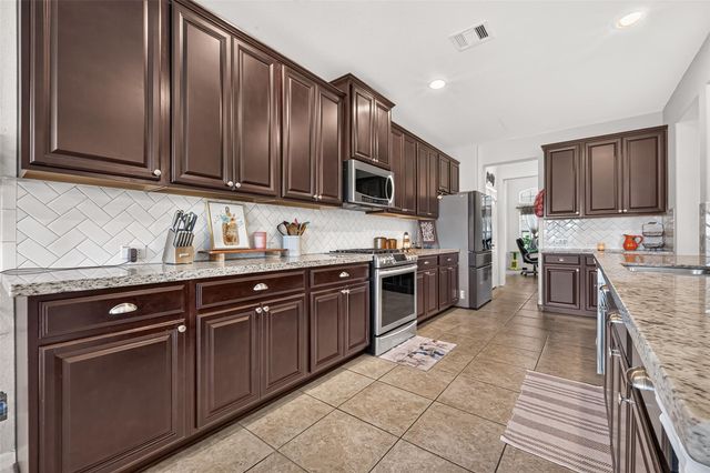 6111 Wayne Way, Rosenberg, TX 77471