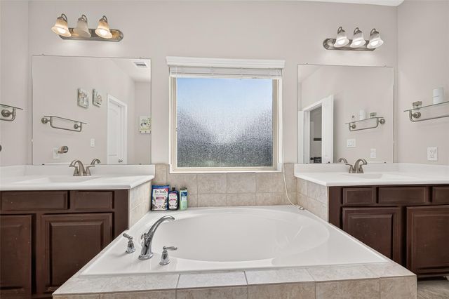 6111 Wayne Way, Rosenberg, TX 77471