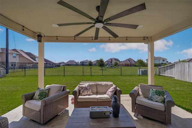 6111 Wayne Way, Rosenberg, TX 77471