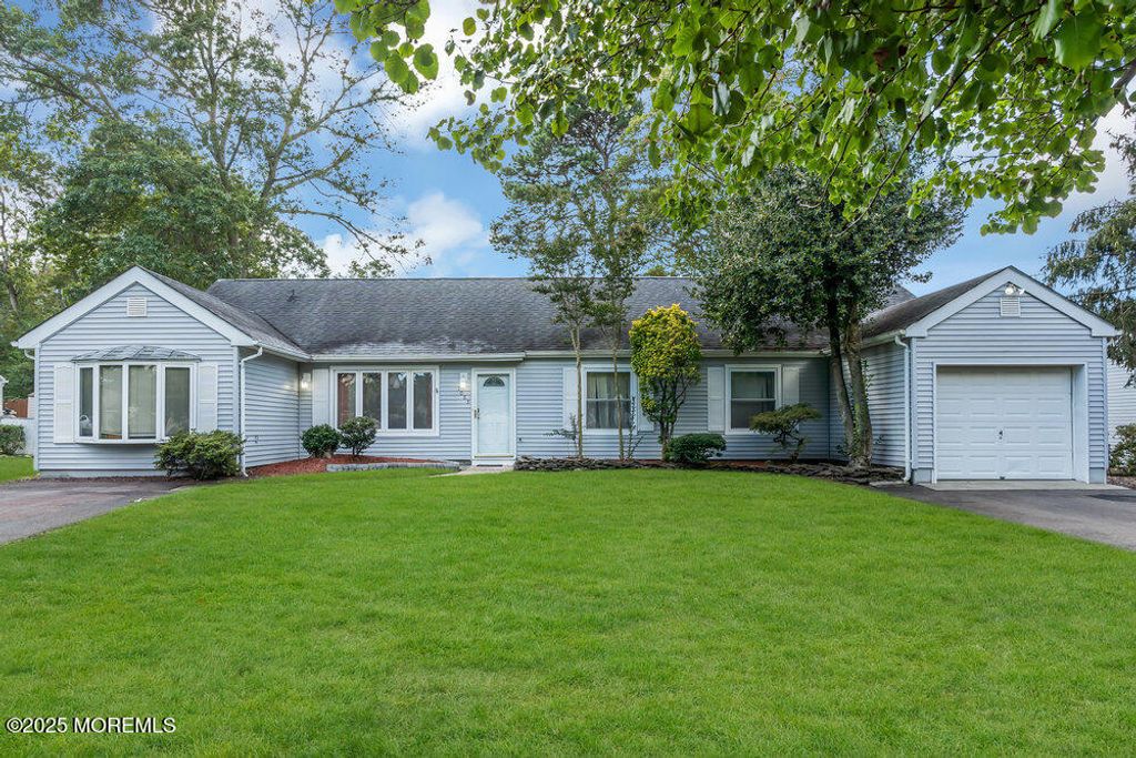 1083 Crystal Drive, Toms River, NJ 08753