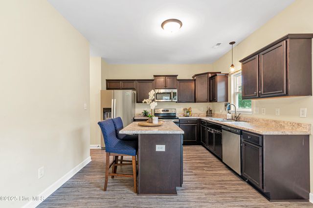 217 Holly Grove Court E, Jacksonville, NC 28540
