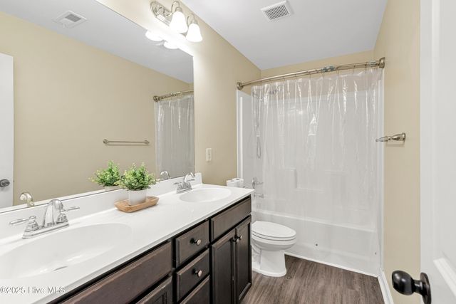217 Holly Grove Court E, Jacksonville, NC 28540
