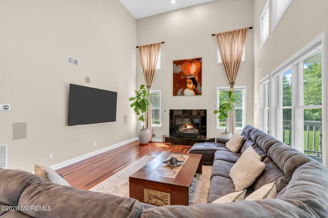14 Diamond Hill Road, Marlboro, NJ 07746