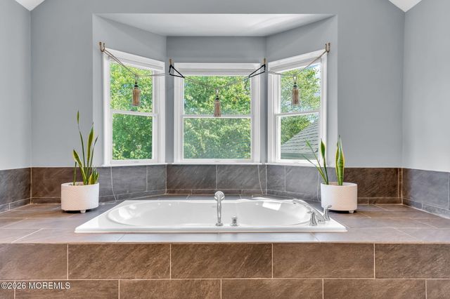 14 Diamond Hill Road, Marlboro, NJ 07746