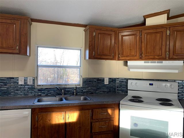 1322 Reiker Ford Road, St Clair, MO 63077