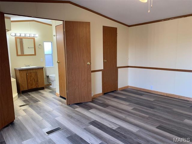 1322 Reiker Ford Road, St Clair, MO 63077