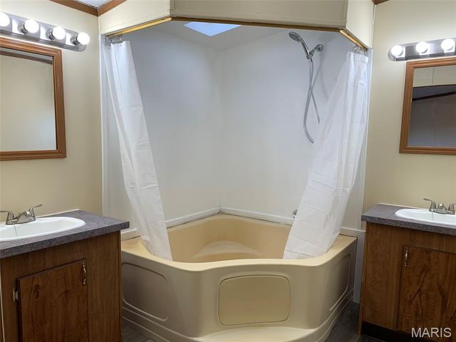 1322 Reiker Ford Road, St Clair, MO 63077