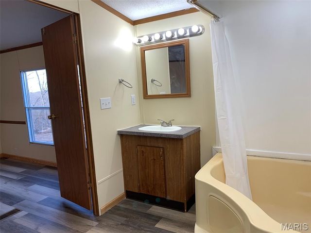 1322 Reiker Ford Road, St Clair, MO 63077