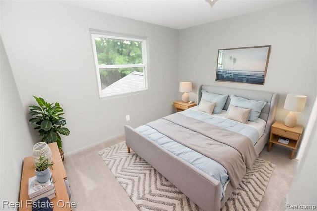 1565 Parkway Street, Waterford, MI 48328