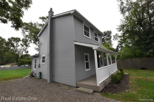1565 Parkway Street, Waterford, MI 48328