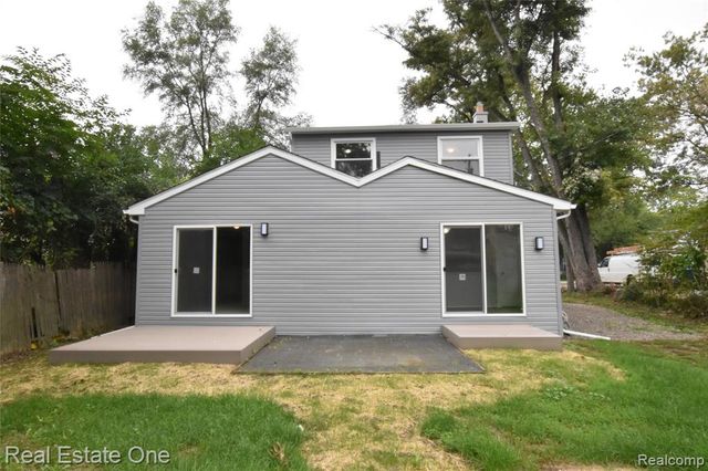 1565 Parkway Street, Waterford, MI 48328