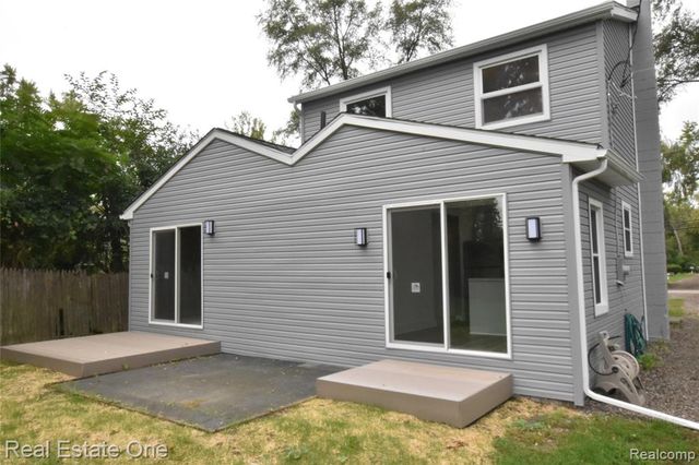 1565 Parkway Street, Waterford, MI 48328