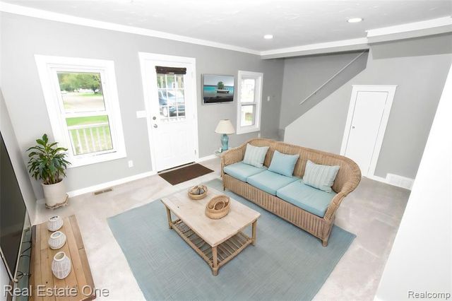 1565 Parkway Street, Waterford, MI 48328