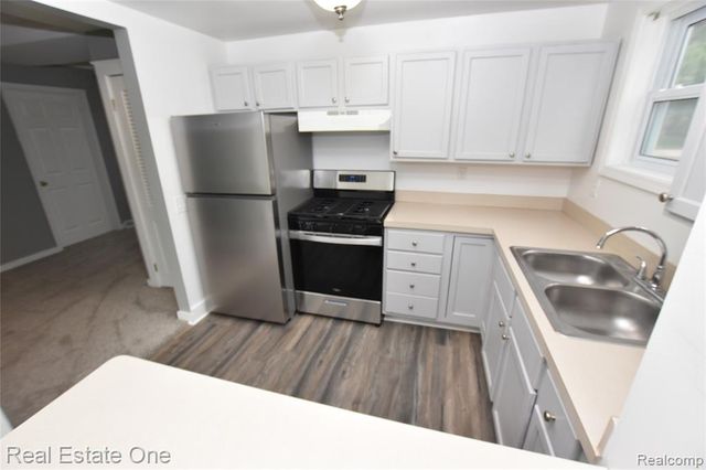 1565 Parkway Street, Waterford, MI 48328