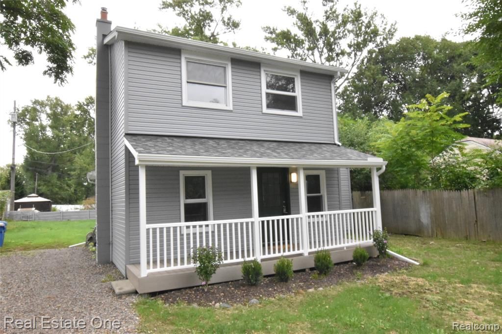 1565 Parkway Street, Waterford, MI 48328