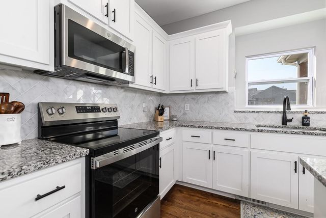 16349 Lolly Lane, Basehor, KS 66007