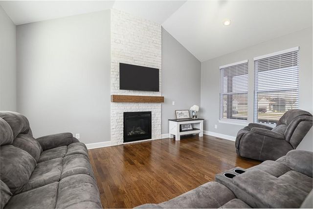 16349 Lolly Lane, Basehor, KS 66007