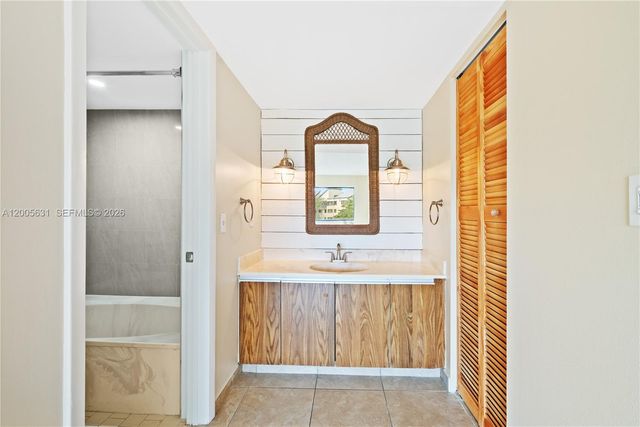 6601 SW 116th Ct 404, Miami, FL 33173