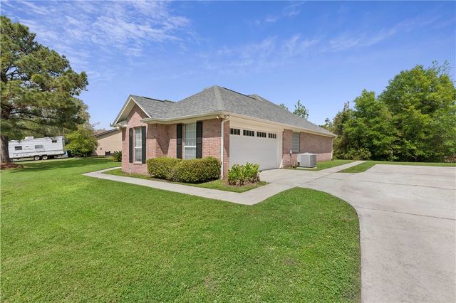 136 Lake Jordan Blvd, Kingsland, GA 31548