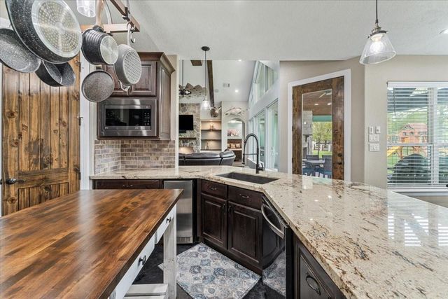 15637 Knotty Oaks Trail, Magnolia, TX 77355