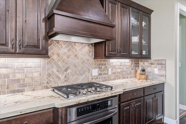 15637 Knotty Oaks Trail, Magnolia, TX 77355