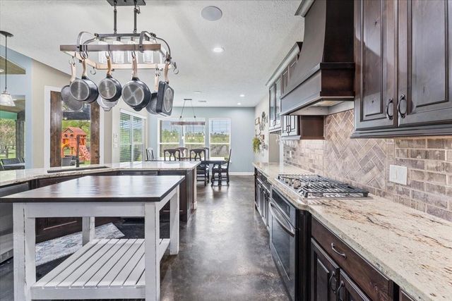 15637 Knotty Oaks Trail, Magnolia, TX 77355