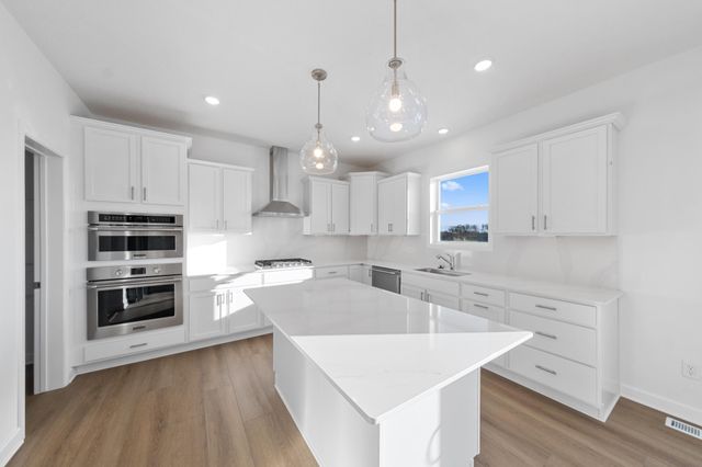 565 Waterford Place, Waconia, MN 55387