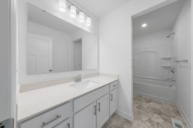 565 Waterford Place, Waconia, MN 55387