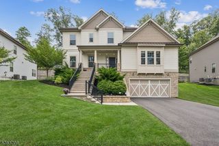 12 Hilltop Dr, North Caldwell Boro, NJ 07006