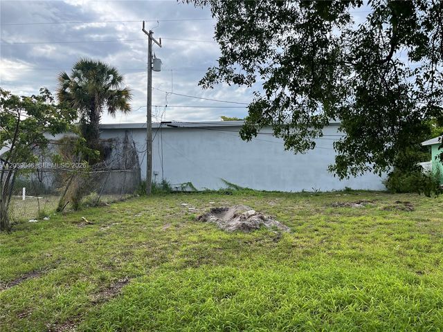 535 Lilac Court, West Palm Beach, FL 33407