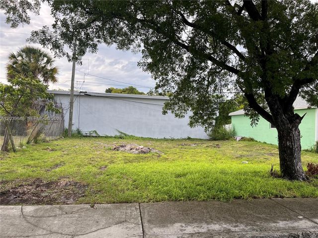 535 Lilac Court, West Palm Beach, FL 33407