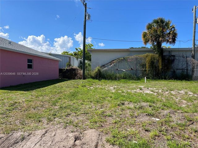 535 Lilac Court, West Palm Beach, FL 33407