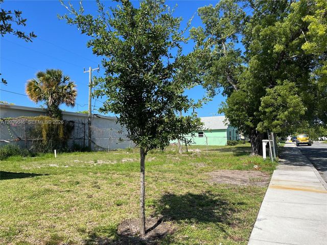 535 Lilac Court, West Palm Beach, FL 33407