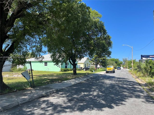 535 Lilac Court, West Palm Beach, FL 33407