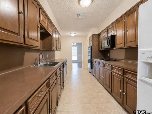 3720-3722 Colony Park Dr, Tyler, TX 75703