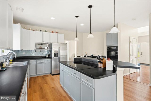 102 SUNDANCE LN, Kearneysville, WV 25430
