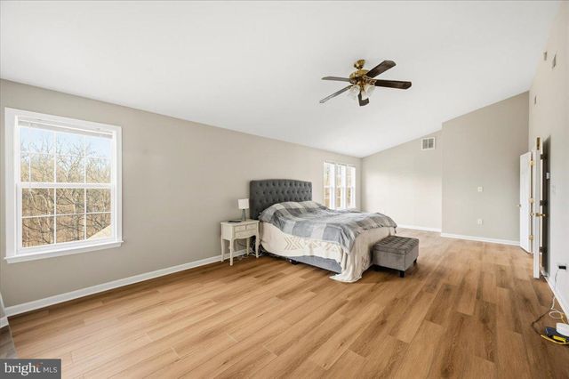 102 SUNDANCE LN, Kearneysville, WV 25430