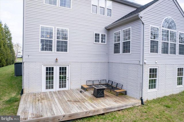 102 SUNDANCE LN, Kearneysville, WV 25430