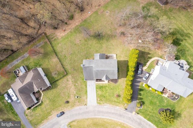102 SUNDANCE LN, Kearneysville, WV 25430
