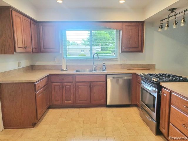 37515 Agar Drive, Sterling Heights, MI 48310