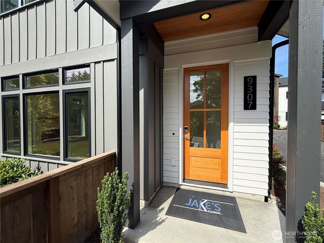 9307 132nd Avenue NE, Kirkland, WA 98033