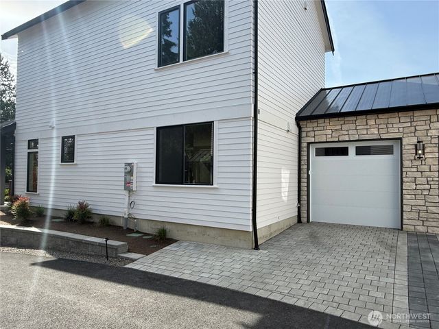 9307 132nd Avenue NE, Kirkland, WA 98033
