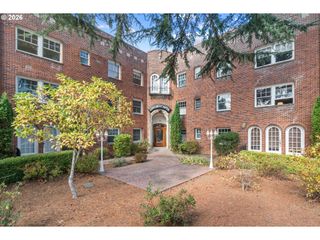 711 Ne RANDALL Ave 301, Portland, OR 97232
