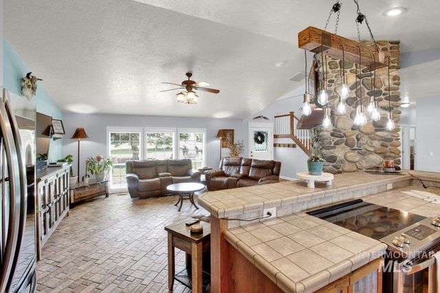 12195 S Hawk Haven Ave, Kuna, ID 83634