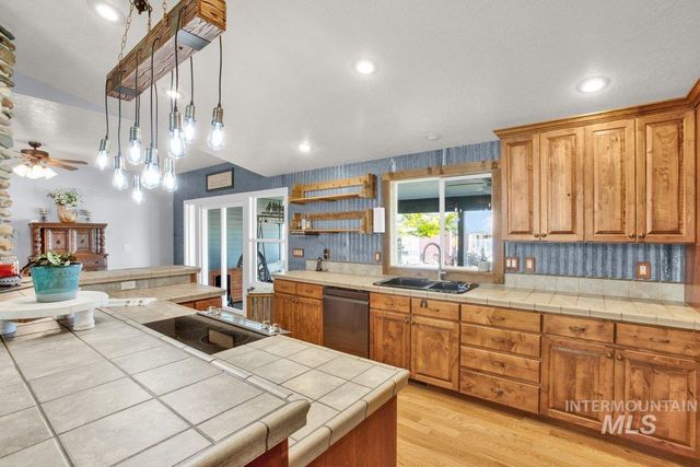 12195 S Hawk Haven Ave, Kuna, ID 83634