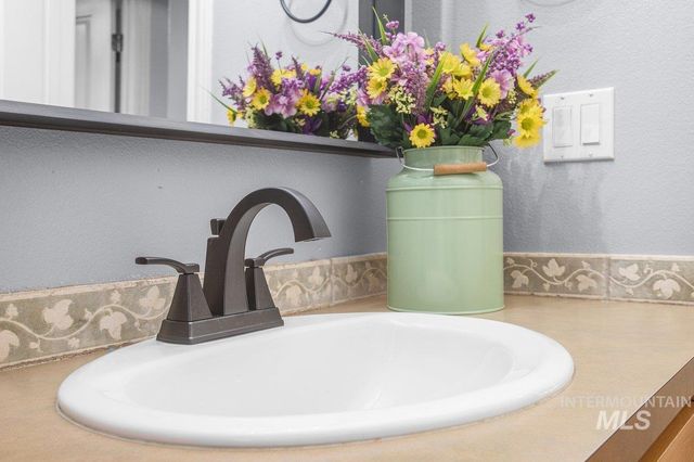 12195 S Hawk Haven Ave, Kuna, ID 83634