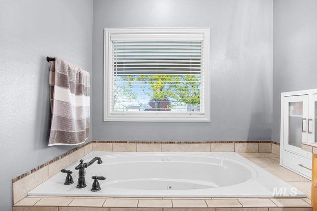 12195 S Hawk Haven Ave, Kuna, ID 83634